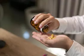 Magnesio para dormir: la promesa que crece en las góndolas y la evidencia que aún no alcanza