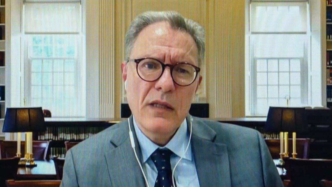 Floridi, desde Yale: "la IA no piensa, hace cosas; y eso nos obliga a pensar a nosotros"