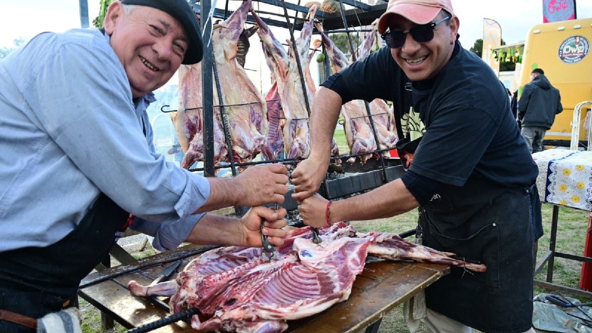 Neuquén se comió el finde: 90 puestos, música a full y el Parque Nevares como patio gastronómico