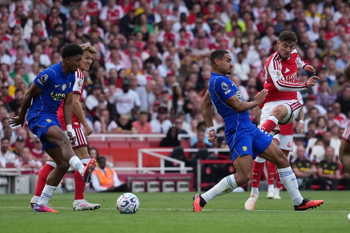 Arsenal resistió, ganó y manda en la Premier con puntaje ideal