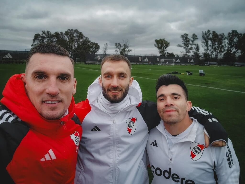 River pasó la prueba con golazos y se acomoda en la Zona B