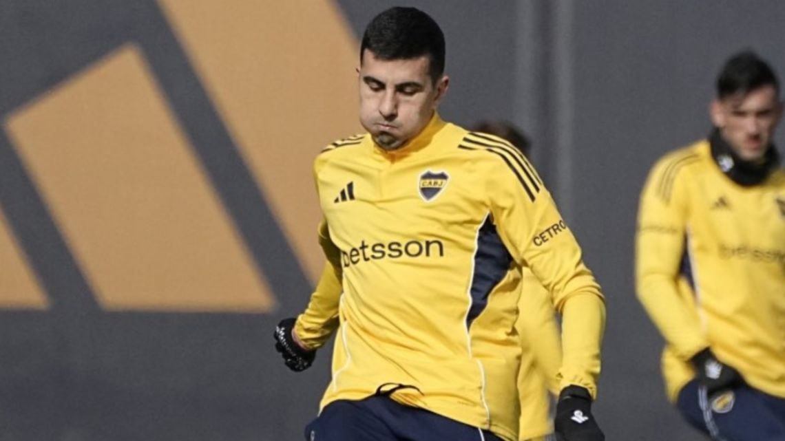 Nueve meses después, Battaglia volvió a pisar el verde con Boca y ya genera ilusión en Ezeiza