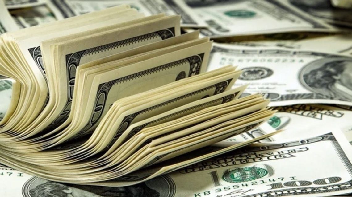 La divisa informal vuelve a tensar la jornada y el tipo de cambio tarjeta roza los dos mil pesos