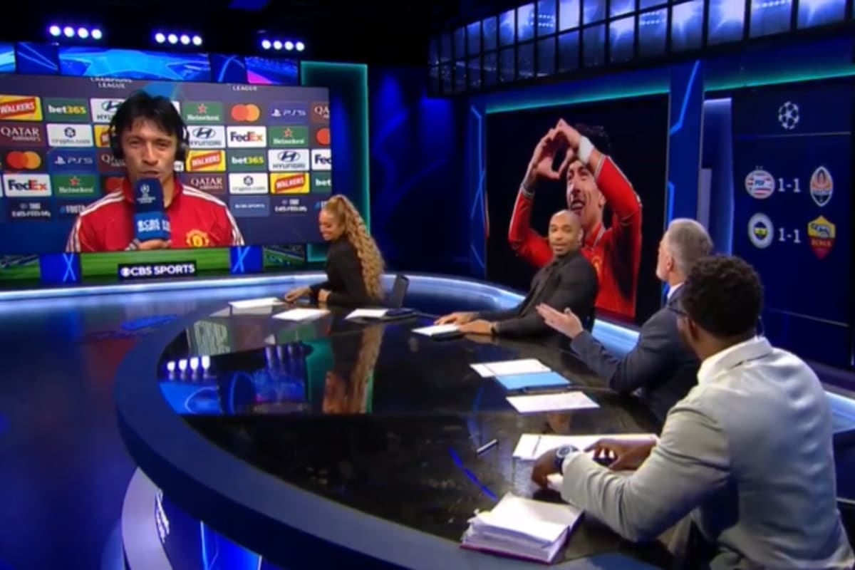 Martínez cerró la goleada del United y le pasó factura a Carragher con una sonrisa