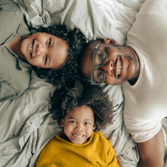 El crédito que le permite a una familia neuquina aplazar la cuota y volver a empezar