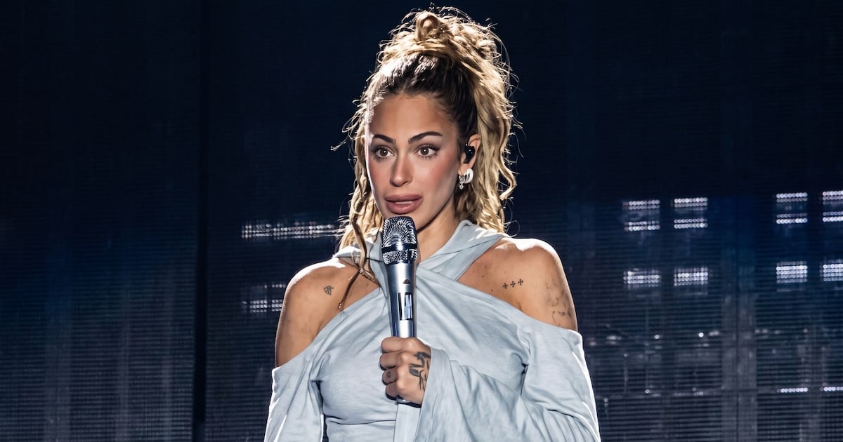 Tini se detuvo en El Salvador y le habló de frente a su público: contó que transita una depresión diagnosticada y pidió ayuda a quienes estén pasándola