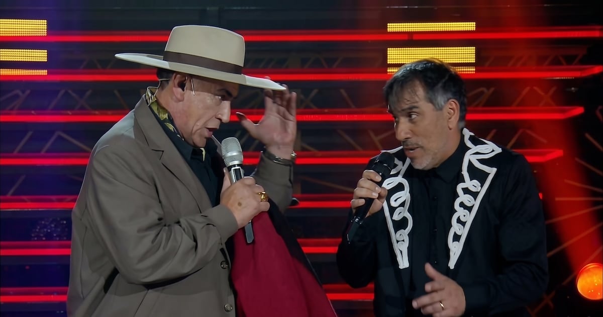 Pipino Cuevas se plantó en el escenario del Chaqueño y se llevó tres luces verdes, con un tirón de orejas de Abel Pintos