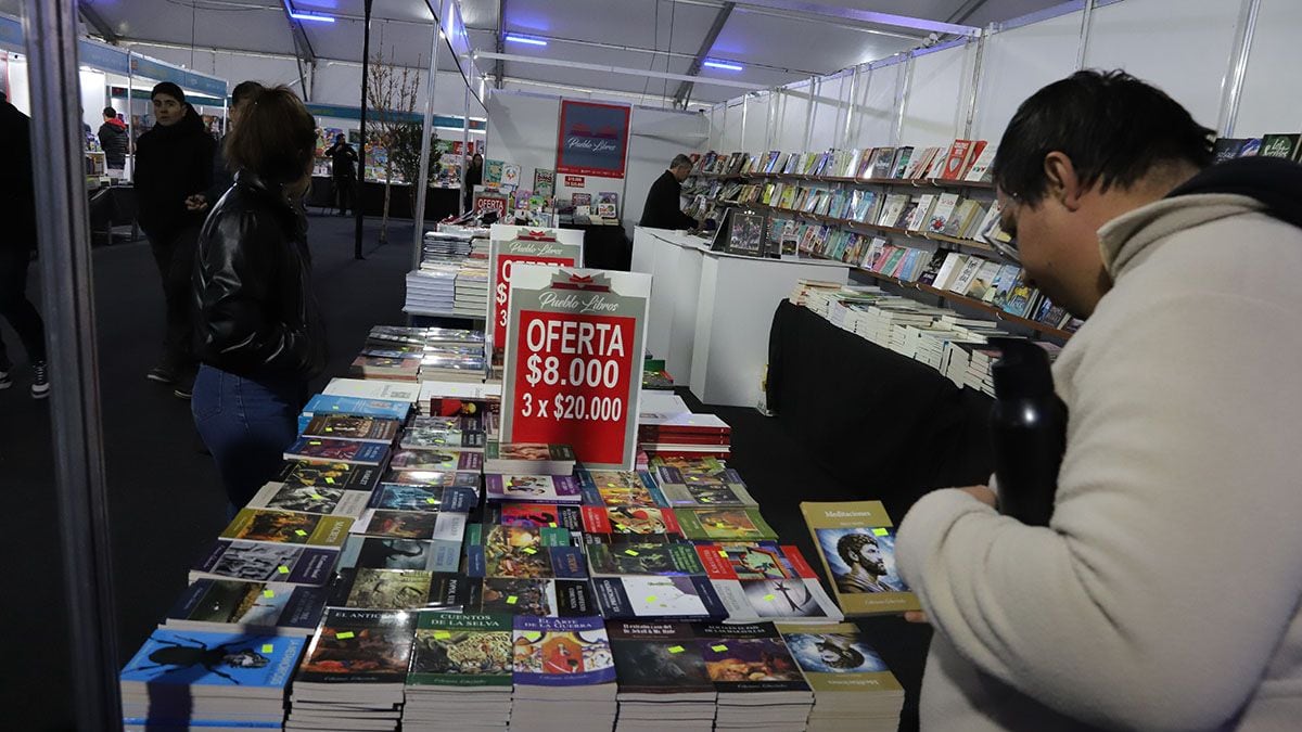 La Feria del Libro de Neuquén se extiende hasta el domingo con una grilla para todos los gustos