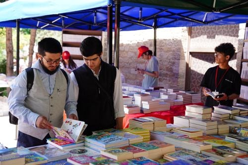 La Feria del Libro de Neuquén entra en su recta final con opciones para todos los bolsillos