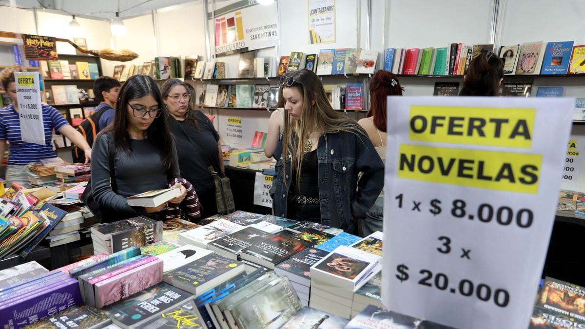 La Feria del Libro de Neuquén abre sus globas con precios que arrancan en dos mil pesos y propuestas para toda la familia