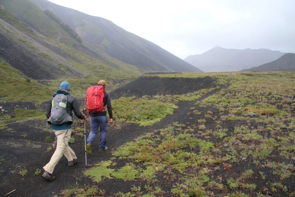 Caminar por las entrañas del Malacara: un volcán que se recorre por dentro en el sur mendocino