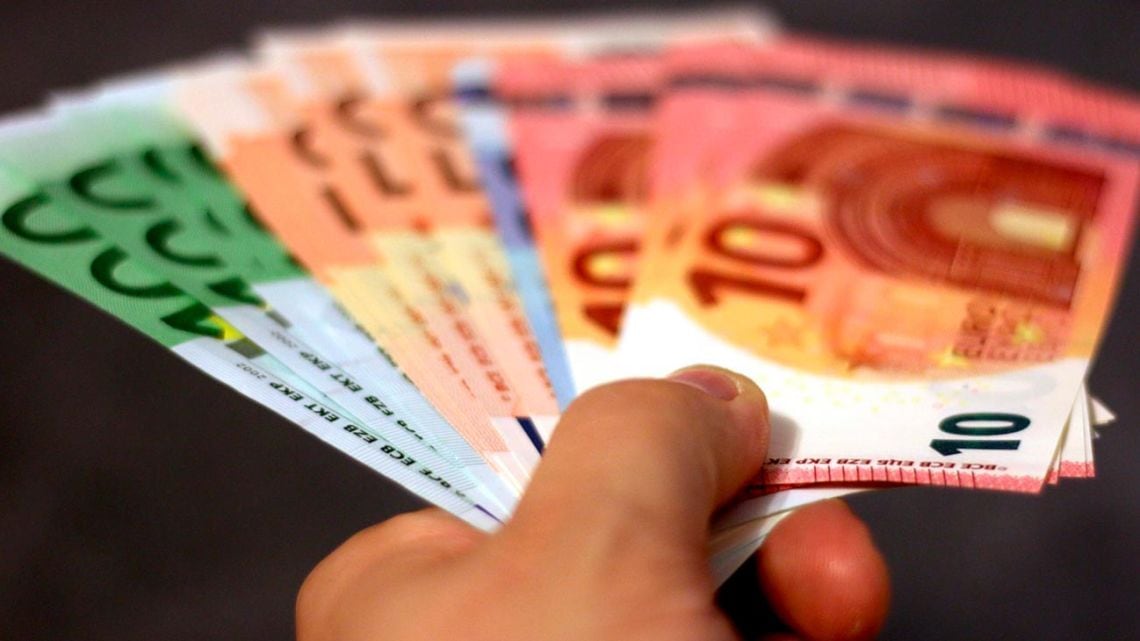 El euro blue escaló seis pesos en la apertura y se sostuvo por encima de los 1.850 en el circuito informal
