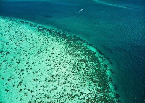 San Pedro, el Caribe que se cruza en carrito de golf
