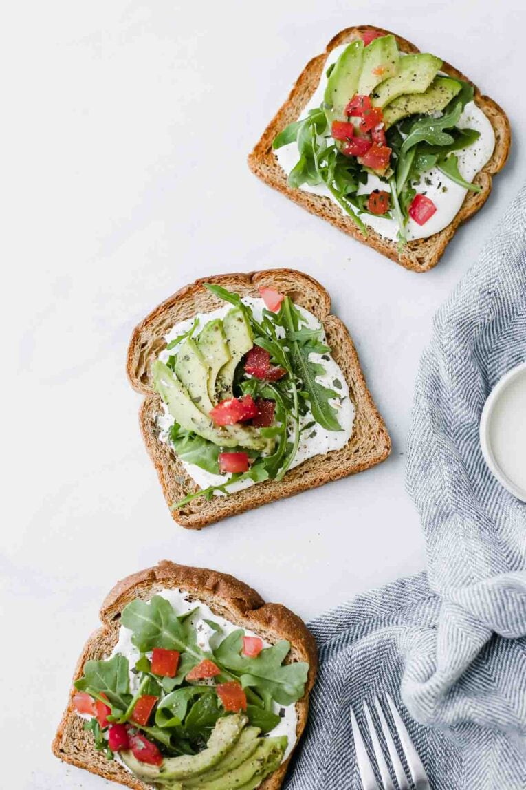 Palta en la tostada: cinco combinaciones que van del desayuno a la cena, sin complicarse