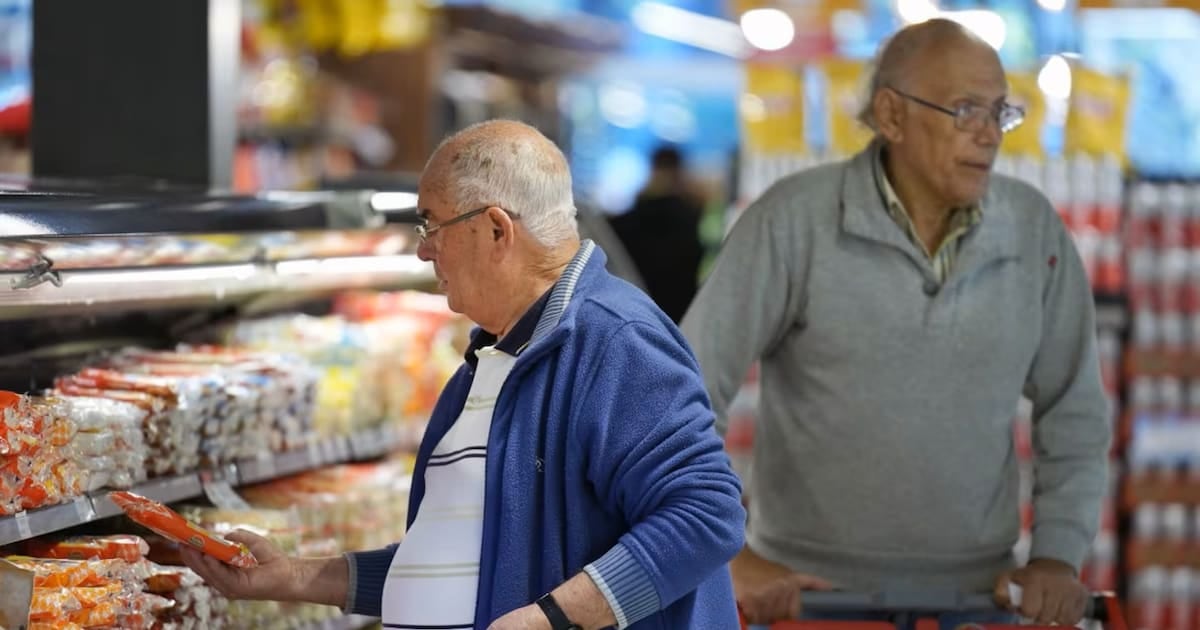 ANSES lanzó una batería de rebajas y reintegros en supermercados para jubilados: cómo se suman los beneficios del banco donde se cobra la jubilación