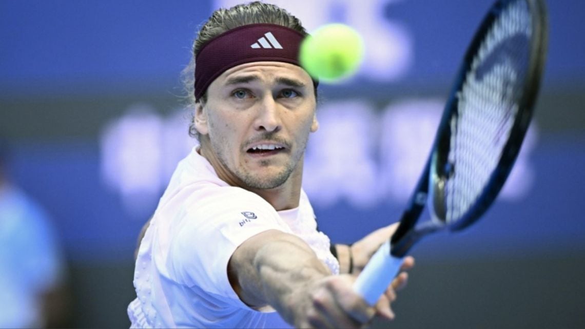 Zverev arrancó en Shanghái con triunfo y un argumento: los Grand Slams se ganan a cinco sets o no se ganan