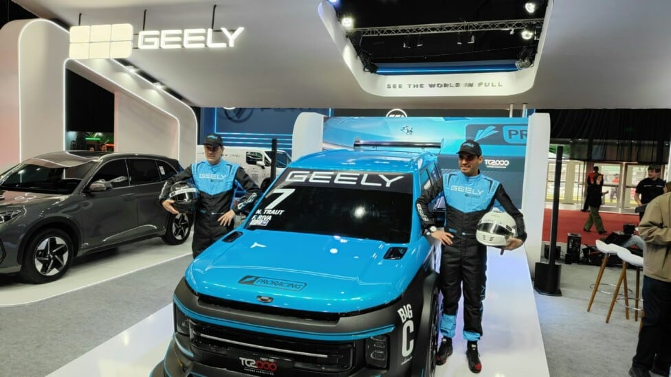 Geely irrumpe en el TC2000 con dos pilotos y un sueño en clave turquesa