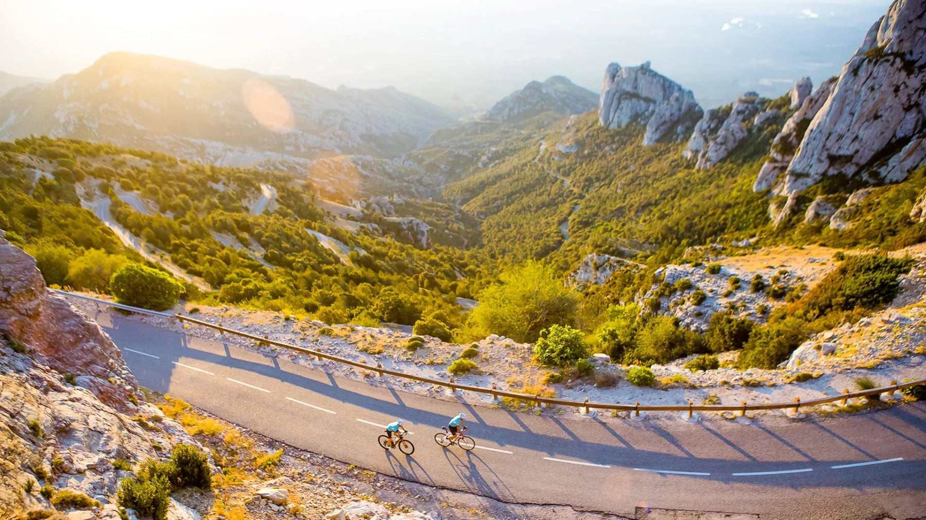 El Grand Tour de Cataluna propone una vuelta de 2.000 kilometros entre el mar y la montana con escala inicial en Barcelona