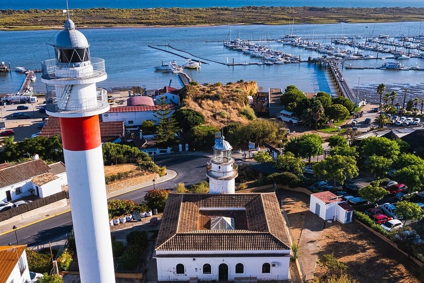 El Rompido: cocina de lonja, dunas móviles y dos faros frente al Atlántico