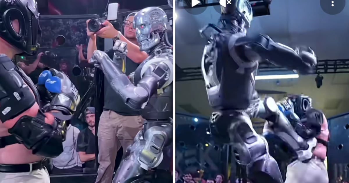 Peleó contra un robot humanoide, ganó algunos rounds y terminó con la mano rota