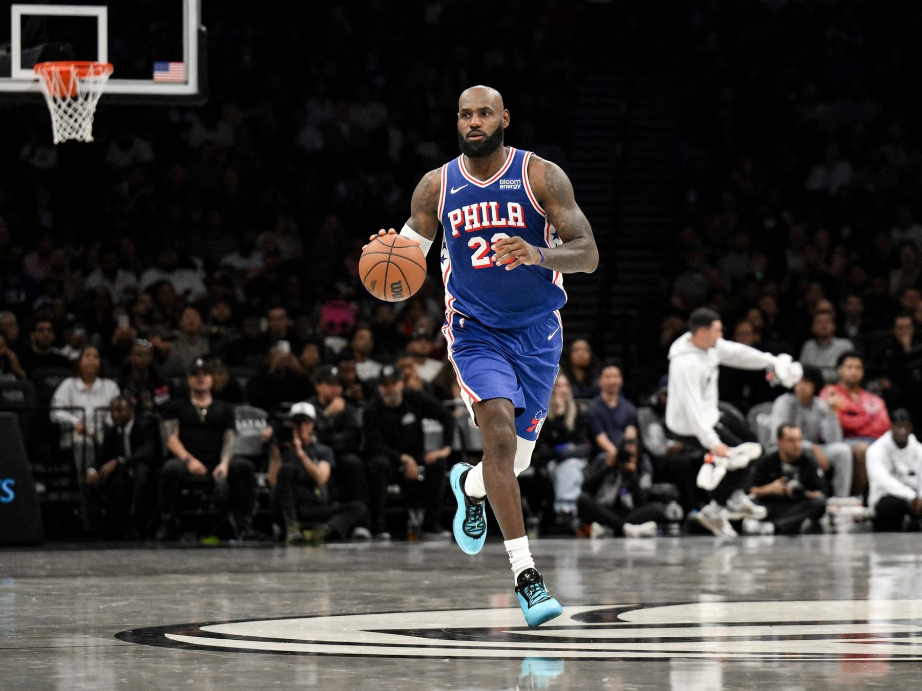 LeBron se puso la 23 de los Sixers y los Nets le aguaron la noche en Brooklyn