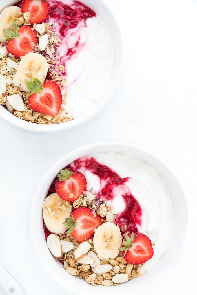 Yogur griego y hígado graso: por qué alcanza con mirar la mesa entera y no solo el pote