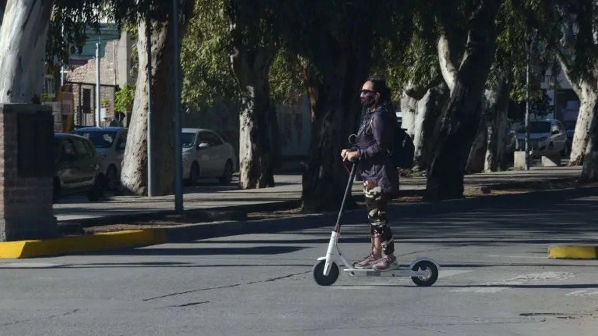 Neuquén suma monopatines eléctricos al transporte público y se prueba con 30 unidades antes del verano