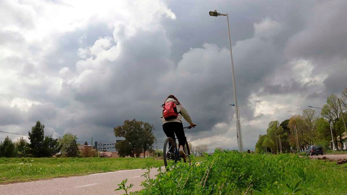 Neuquén transita una semana con el cielo cerrado y el viento como protagonista