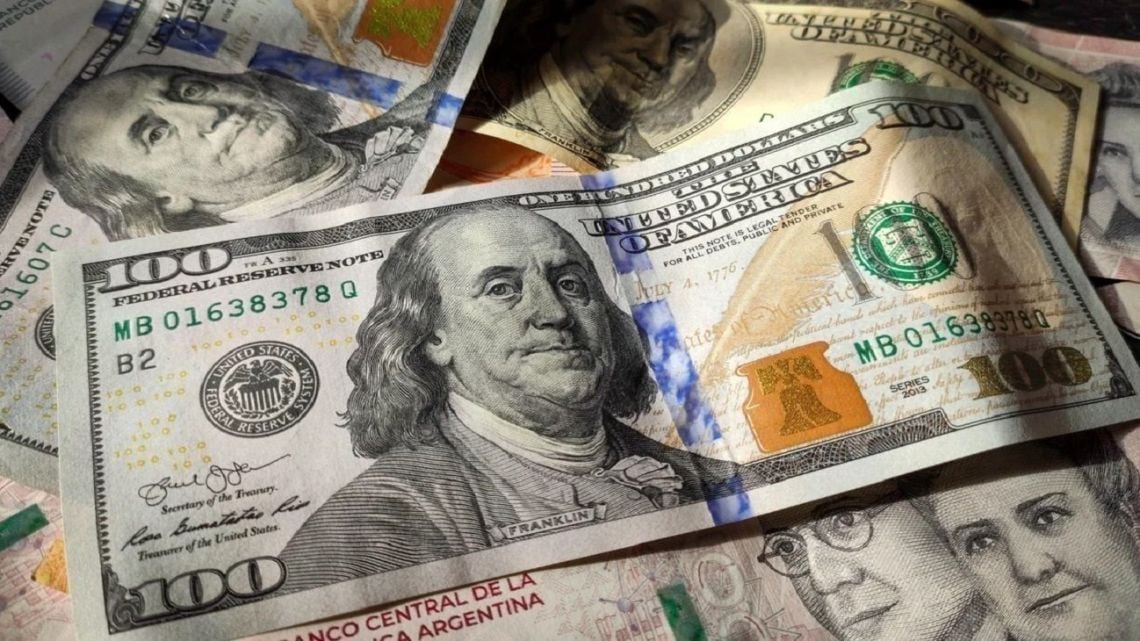 El dólar blue cedió cinco pesos y se sostuvo por debajo de los $1.550 en una jornada de calma cambiaria