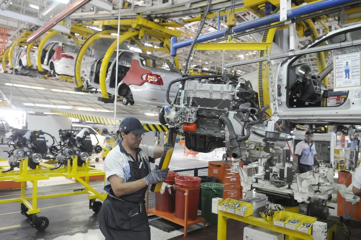 La industria usó 58,5% de su capacidad en agosto y el INDEC marcó una recuperación marginal frente a julio