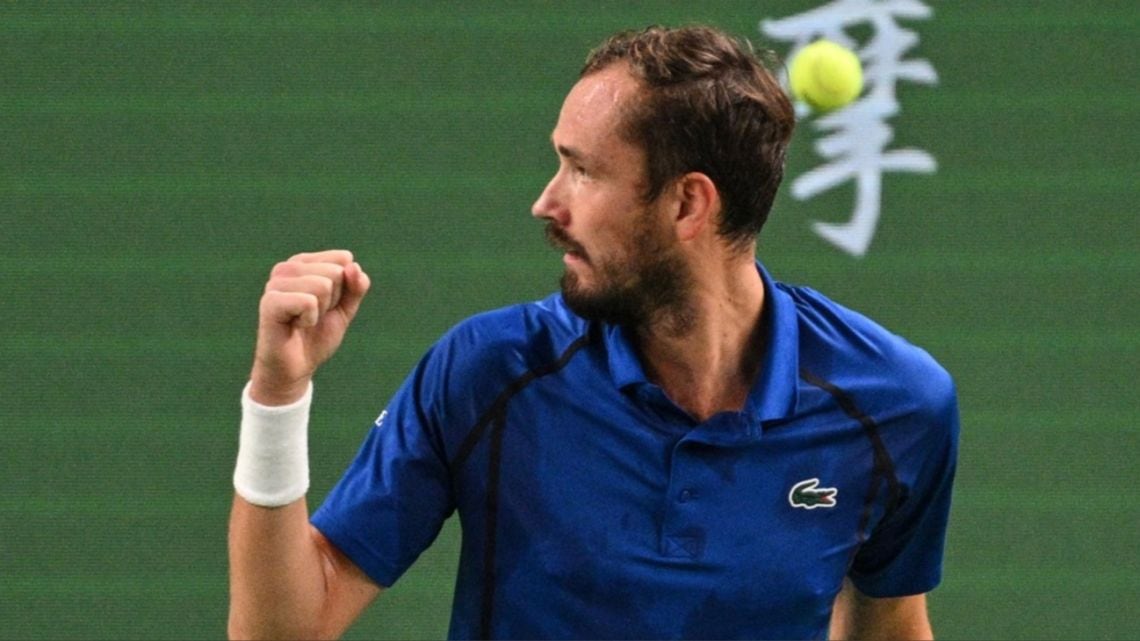 Jódar hace historia en Shanghái y se mete en semis con Medvedev como rival