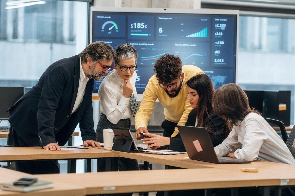 Perú: uno de cada ocho trabajadores mordisquearía un anzuelo digital por 30.000 dólares