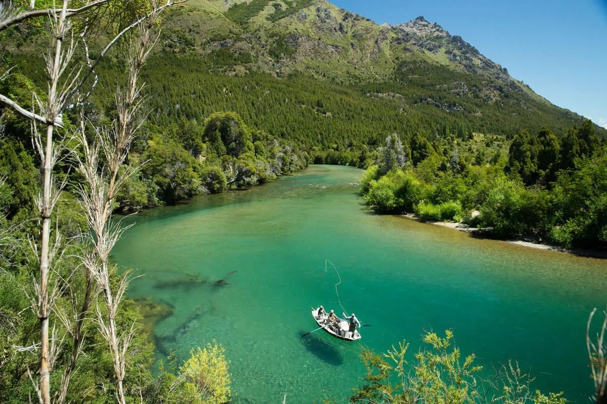 Neuquén abre la venta de permisos para una nueva temporada de pesca con valores que van de 12.500 a 280.000 pesos