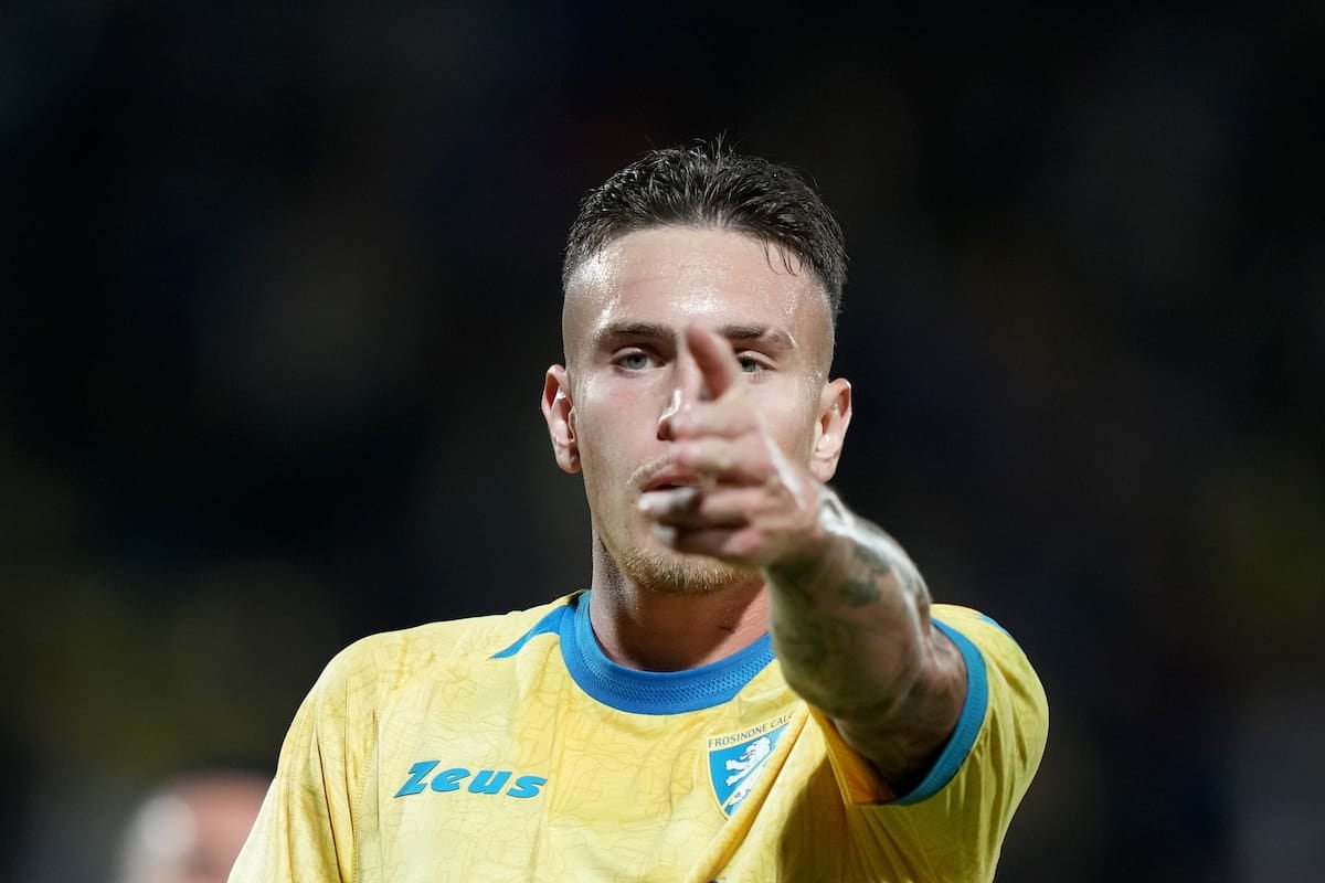 Hat-trick de Raimondo y Frosinone golea a Sassuolo: el italiano le sopla la cima de goleadores a Lautaro