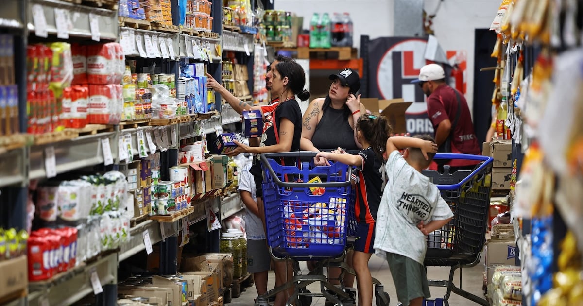 La inflación se mueve entre 1,6% y 1,8% mensual y los especialistas proyectan un zigzag que se extenderá hasta 2027