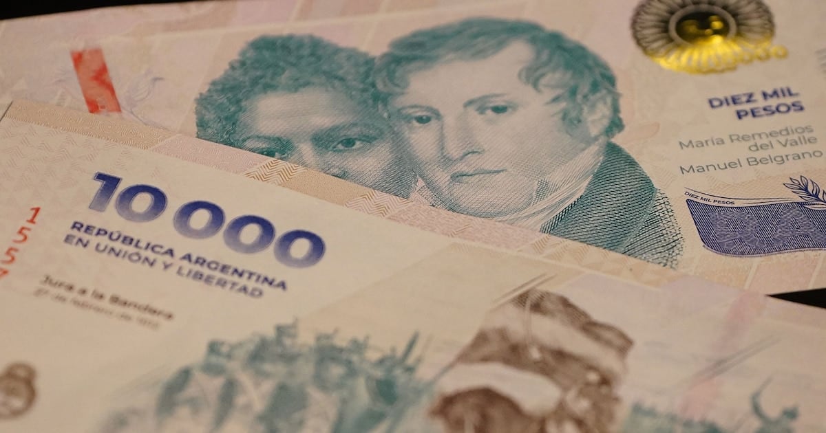 Bancarios: el sueldo inicial quedó en 2,6 millones brutos tras el ajuste de septiembre y se recalibrará cada mes hasta fin de año