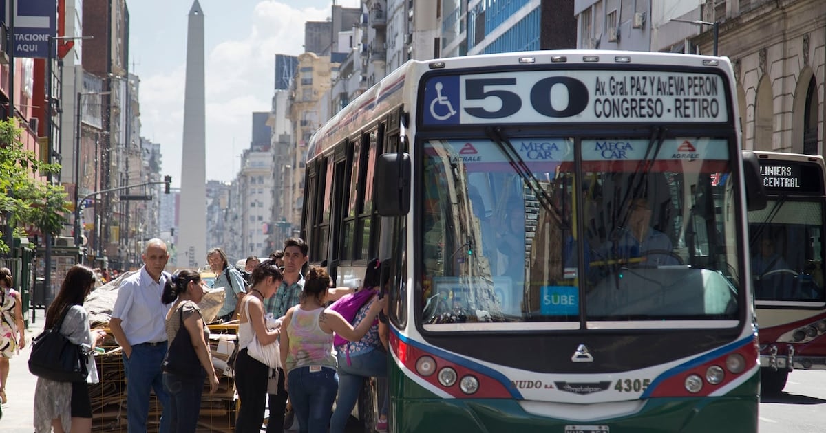 Colectivos del AMBA al borde del colapso: las cámaras empresarias alertan por un desfasaje de costos que ya supera los 91.800 millones de pesos