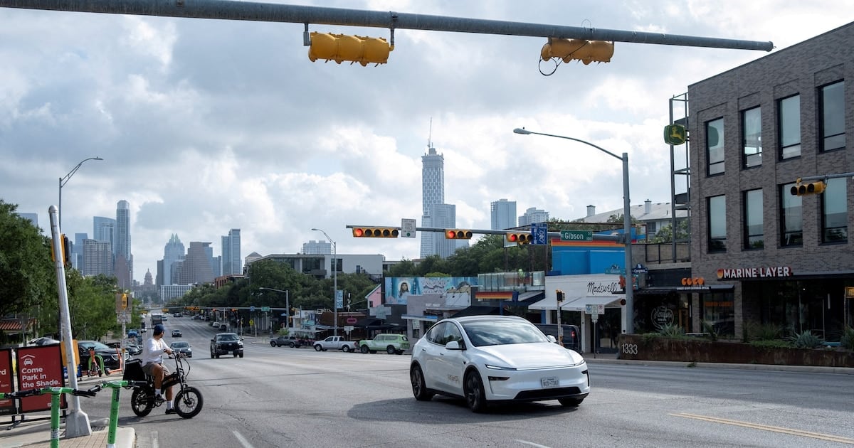 Robotaxis a la deriva: cuatro ciudades de Estados Unidos les ponen sus propias reglas mientras el Congreso no mueve una coma