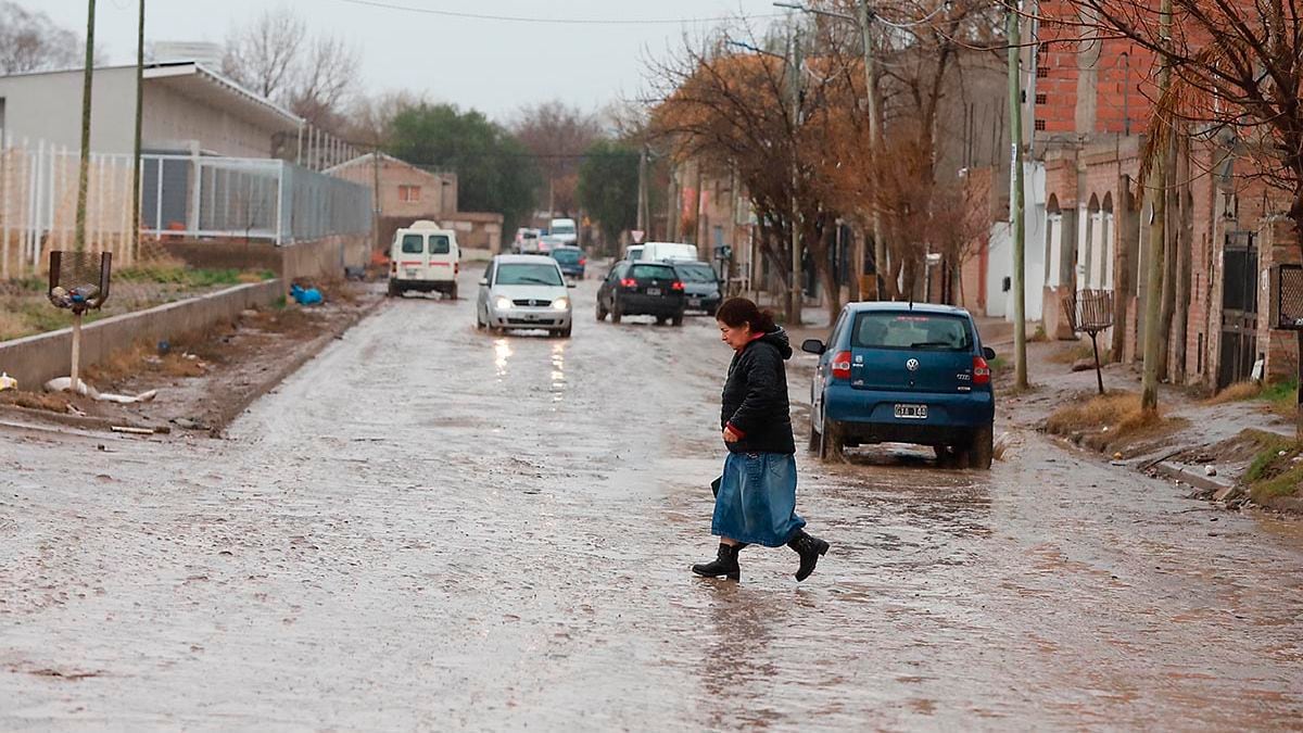Neuquén bajo alerta: los suelos saturados y el regreso de las tormentas obligan a las familias a prepararse antes de la próxima crecida