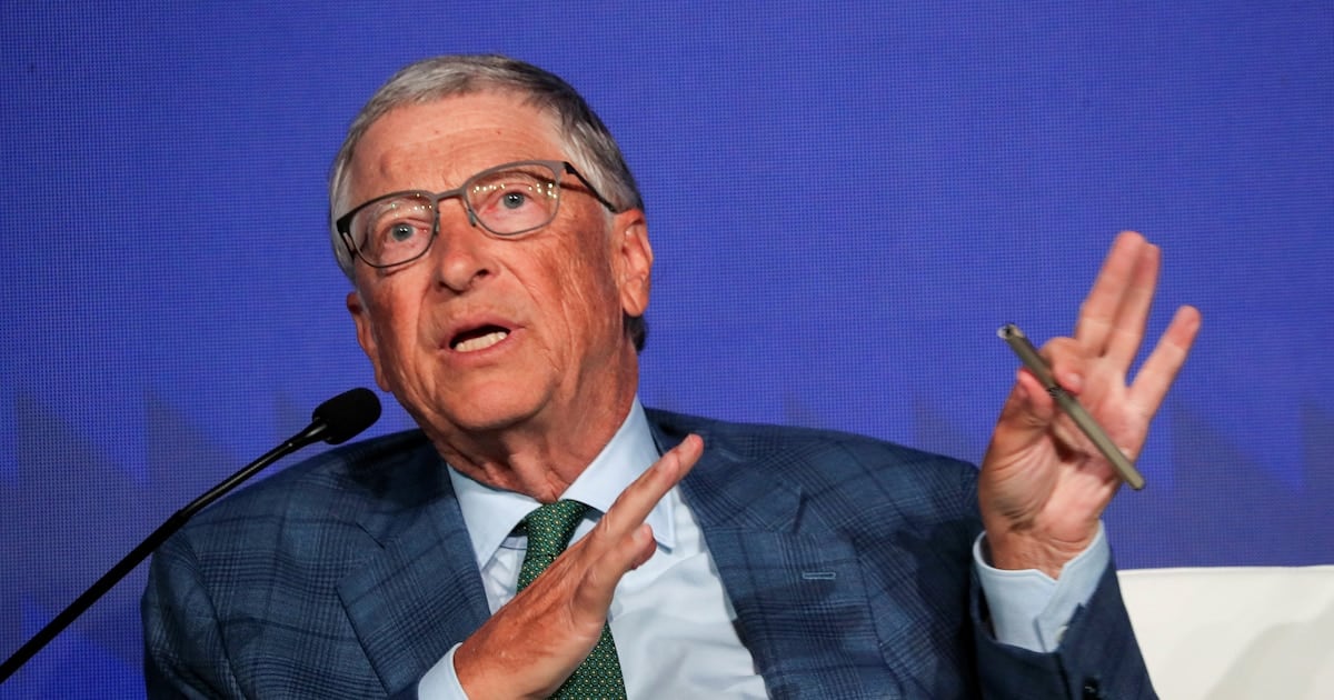 Gates pasó por el Vaticano y dejó un mensaje incómodo: sin regulación, la IA va a separar al mundo en dos