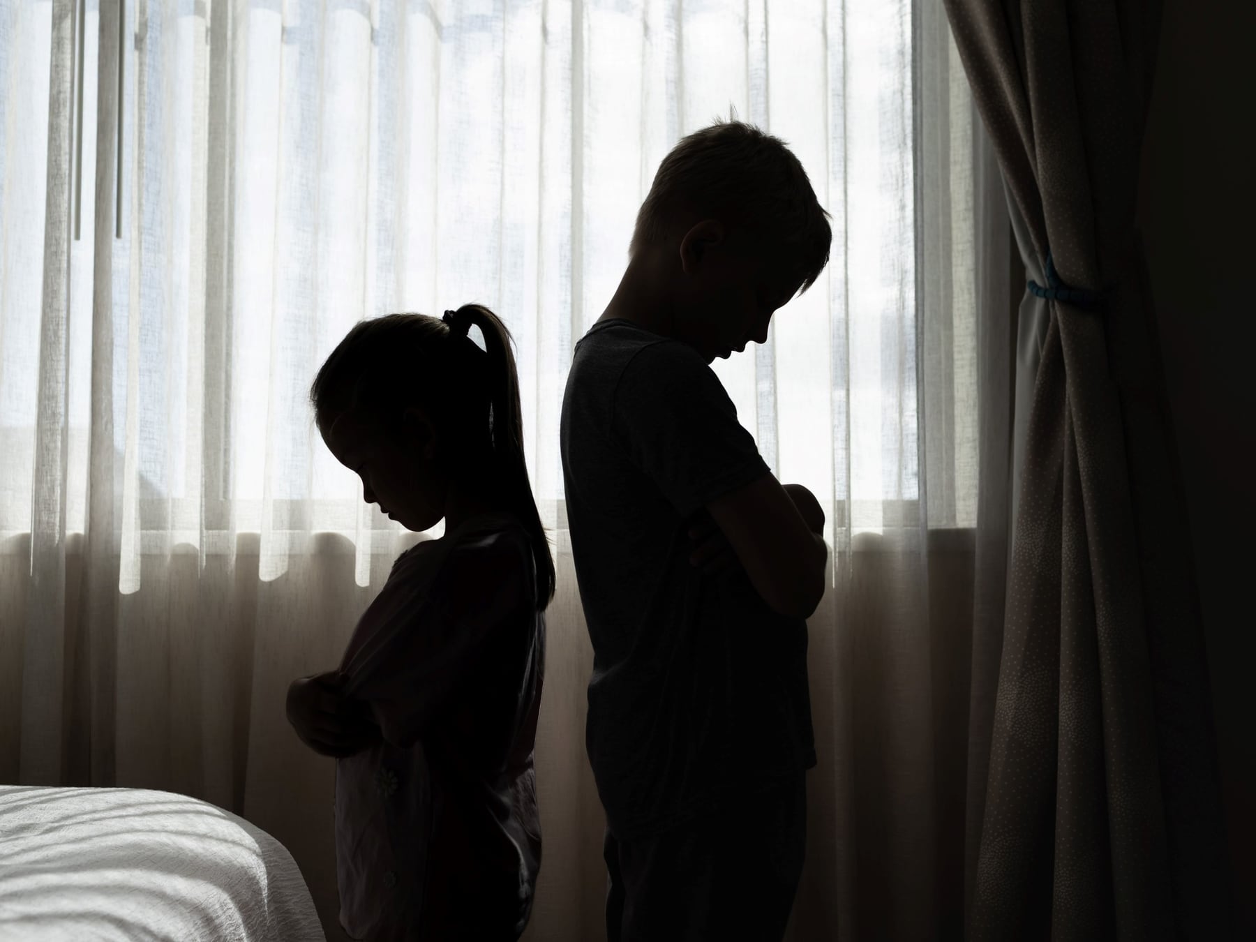 La misma casa, dos infancias: por qué los hermanos guardan memorias que no se parecen