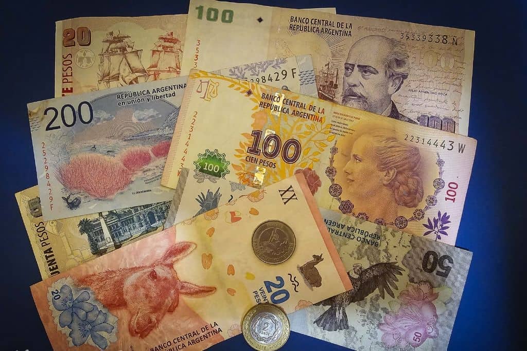 El dólar oficial abre la semana sin cambios, mientras la inflación mensual alcanza el 1,9%