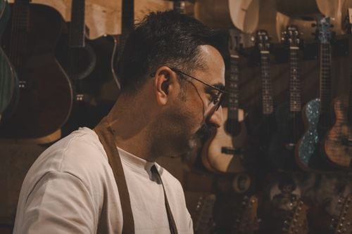 Saúl Pérez Zibana lleva doce años dando forma a la música neuquina