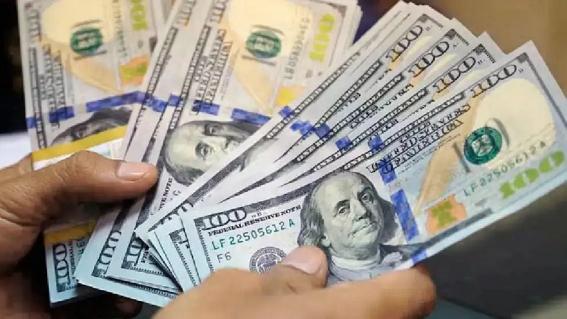 El dólar informal inició la semana en alza y quedó en $1.575